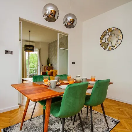 Anthony's With Balcony In Downtown Budapest