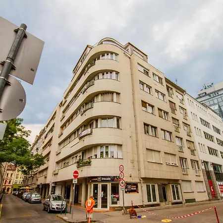 Anthony's With Balcony In Downtown Appartement