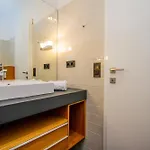 Anthony's With Balcony In Downtown Апартаменты Будапешт